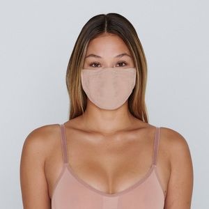 SKIMS Seamless Face Mask in Sienna